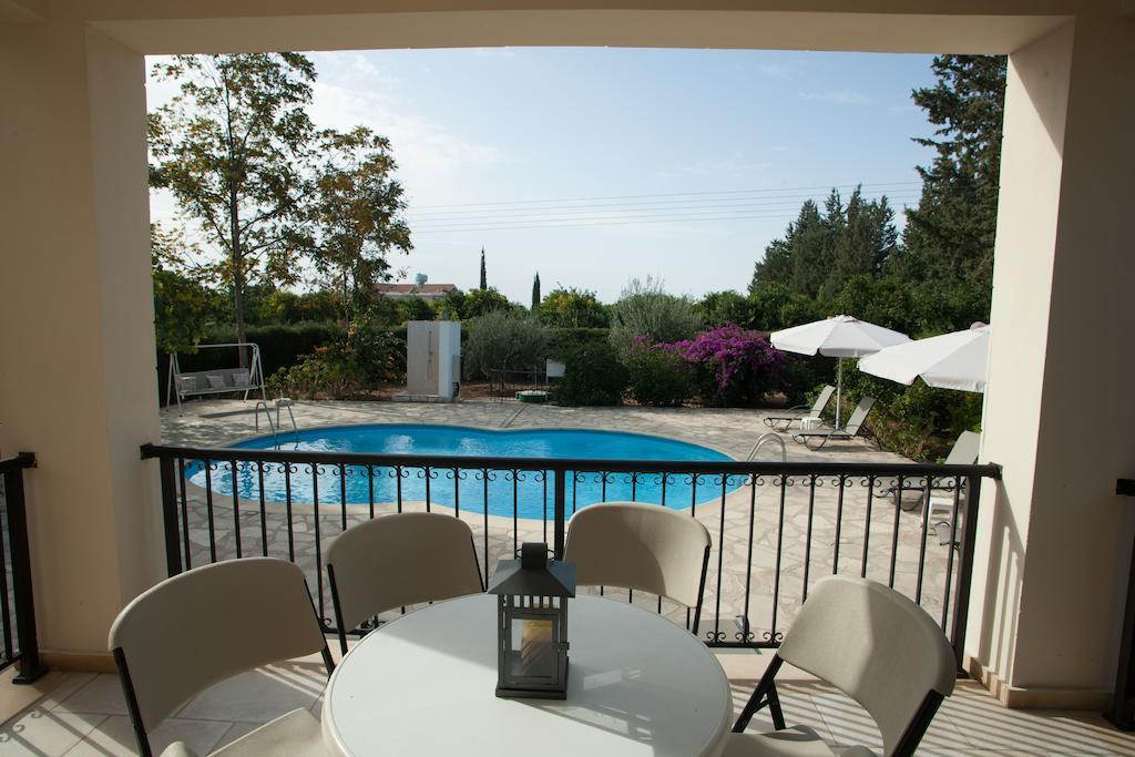 Villa Natasha Coral Bay Extérieur photo
